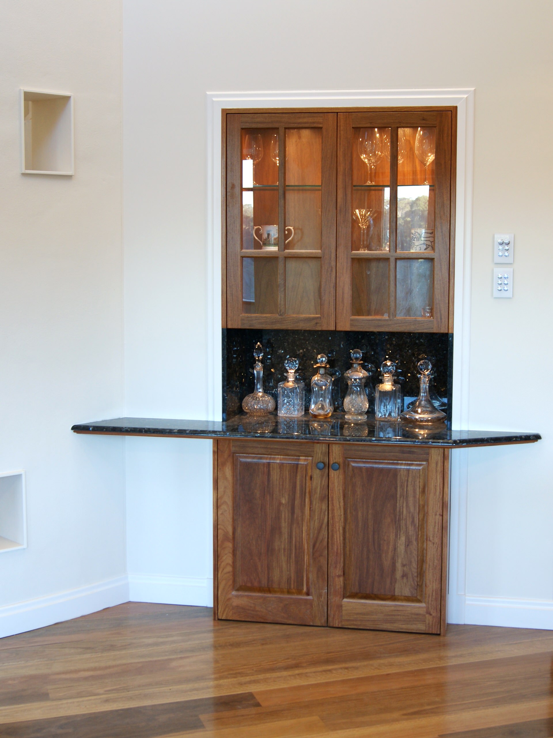 Built-in drinks cabinet