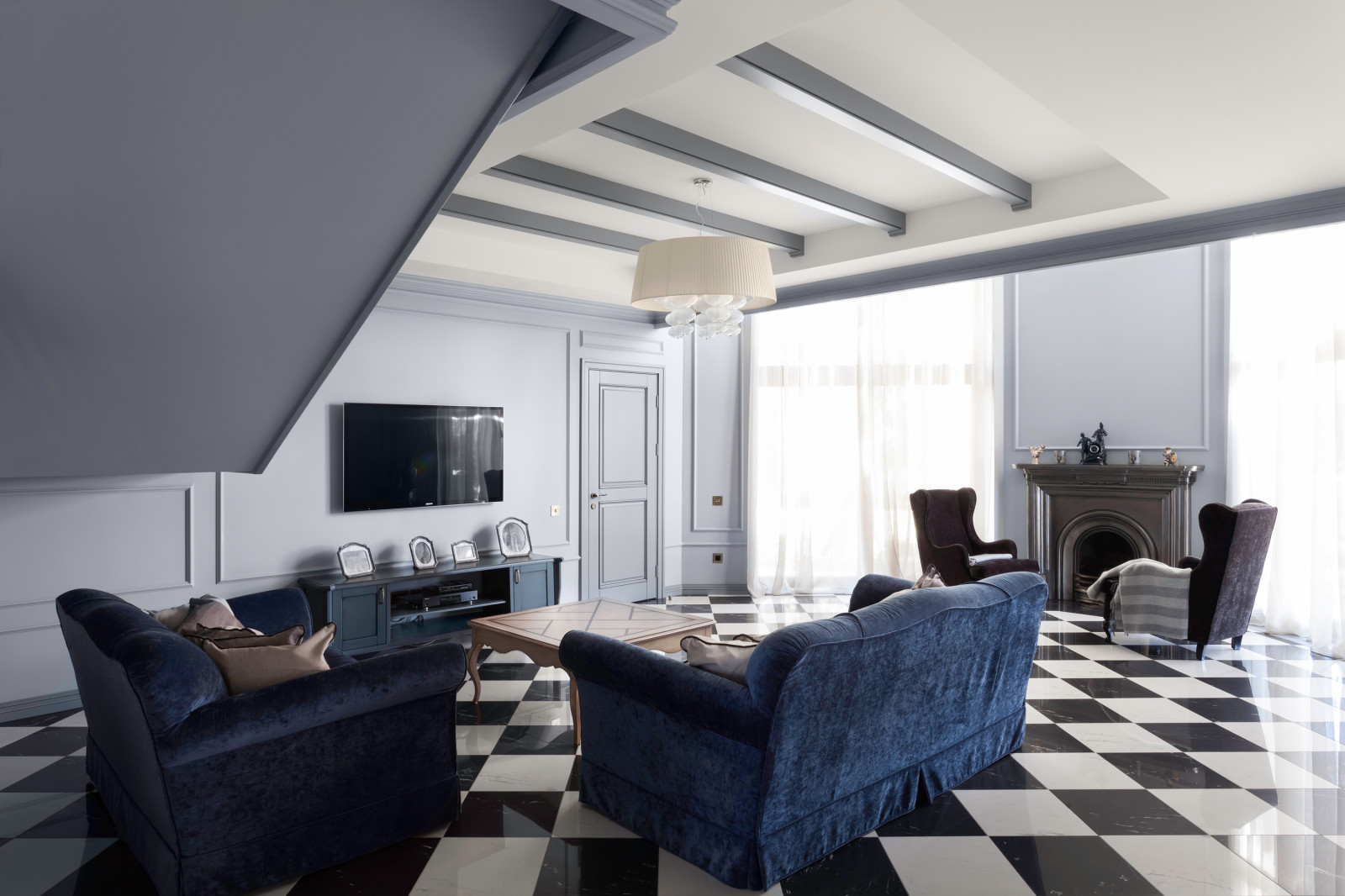 Интерьер загородного дома в классическом стиле.