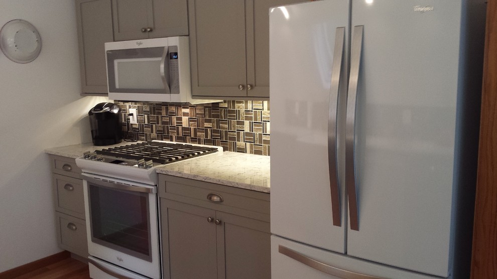 Example of a transitional kitchen design in Grand Rapids