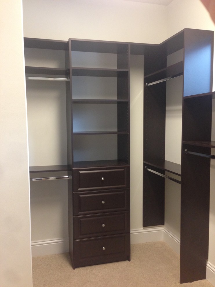 Mid-sized traditional men's walk-in wardrobe in Orlando with shaker cabinets, dark wood cabinets and carpet.