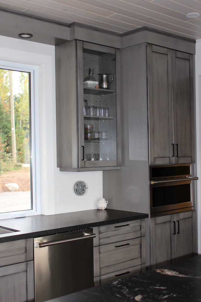 Home design - transitional home design idea in Toronto