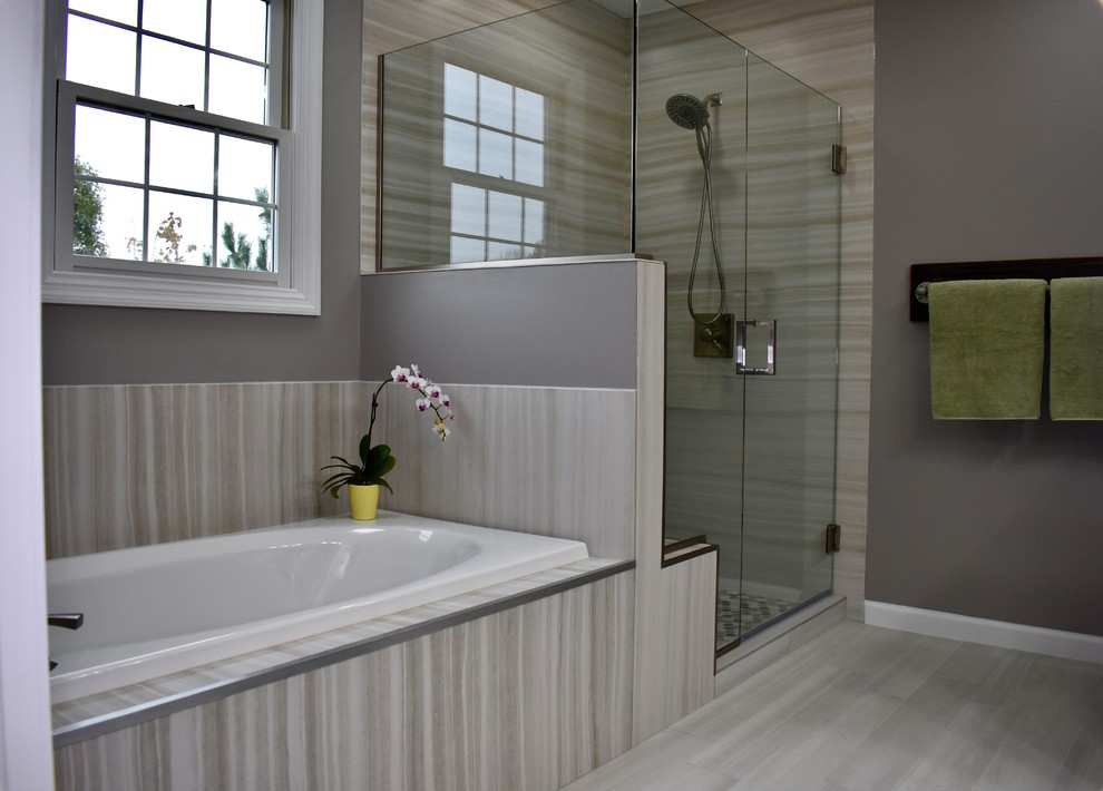 Photo of a large traditional master bathroom in Chicago with recessed-panel cabinets, dark wood cabinets, a corner shower, a one-piece toilet, grey walls, an undermount sink, engineered quartz benchtops and a hinged shower door.