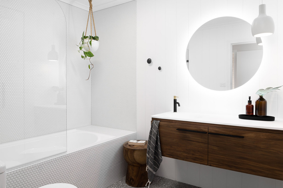 Design ideas for a contemporary bathroom in Hobart.