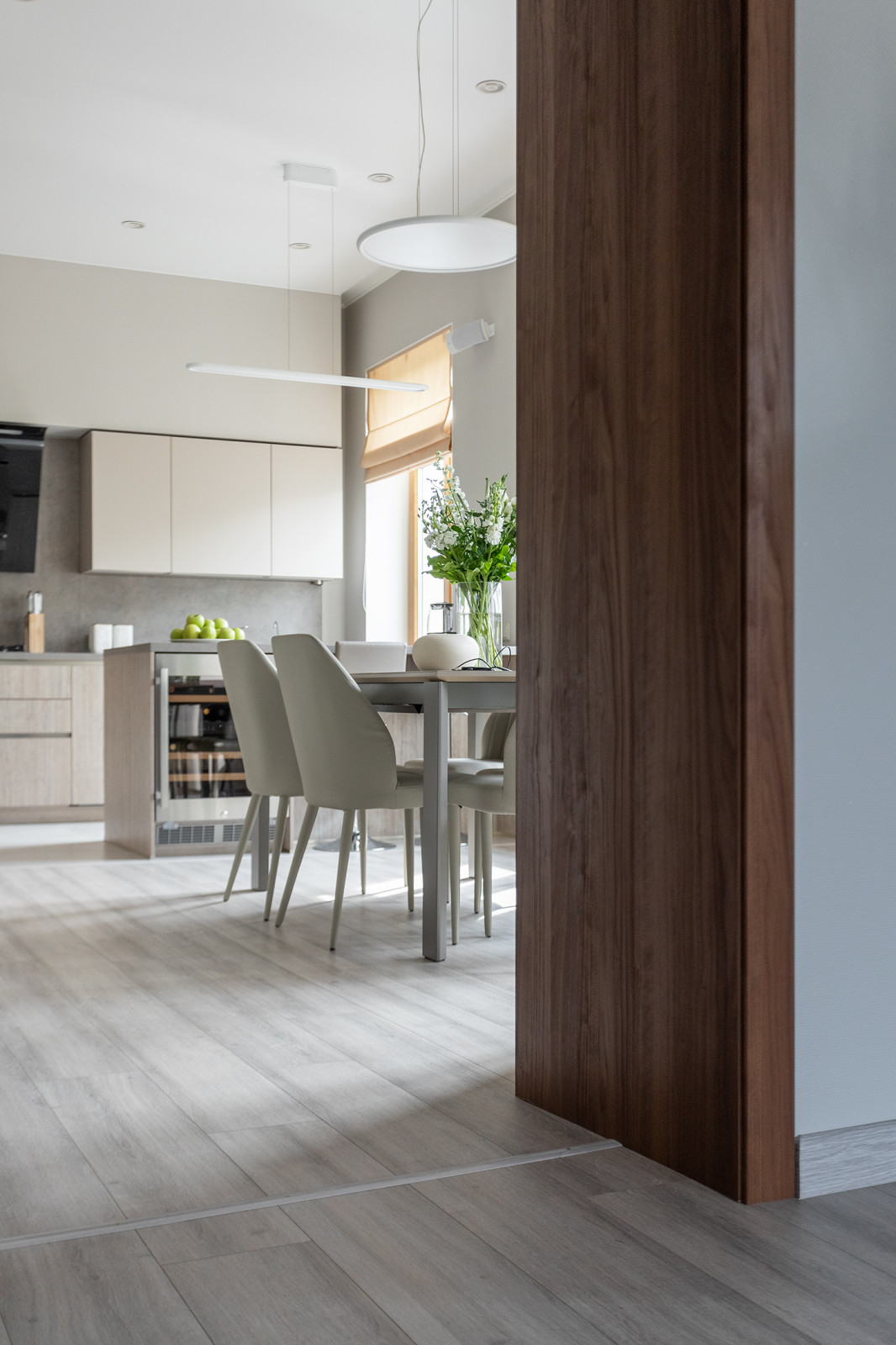 Интерьер двухуровневой квартиры в Калининграде.