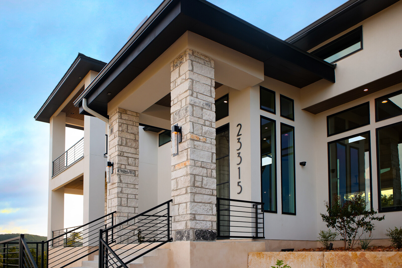 Modern: 4,950 ft², 4 BR/4 BA/2 ST home