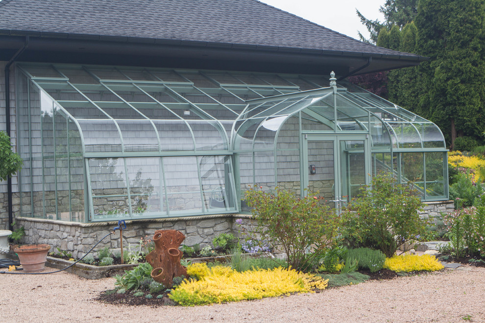 Design ideas for a contemporary garden in Vancouver.