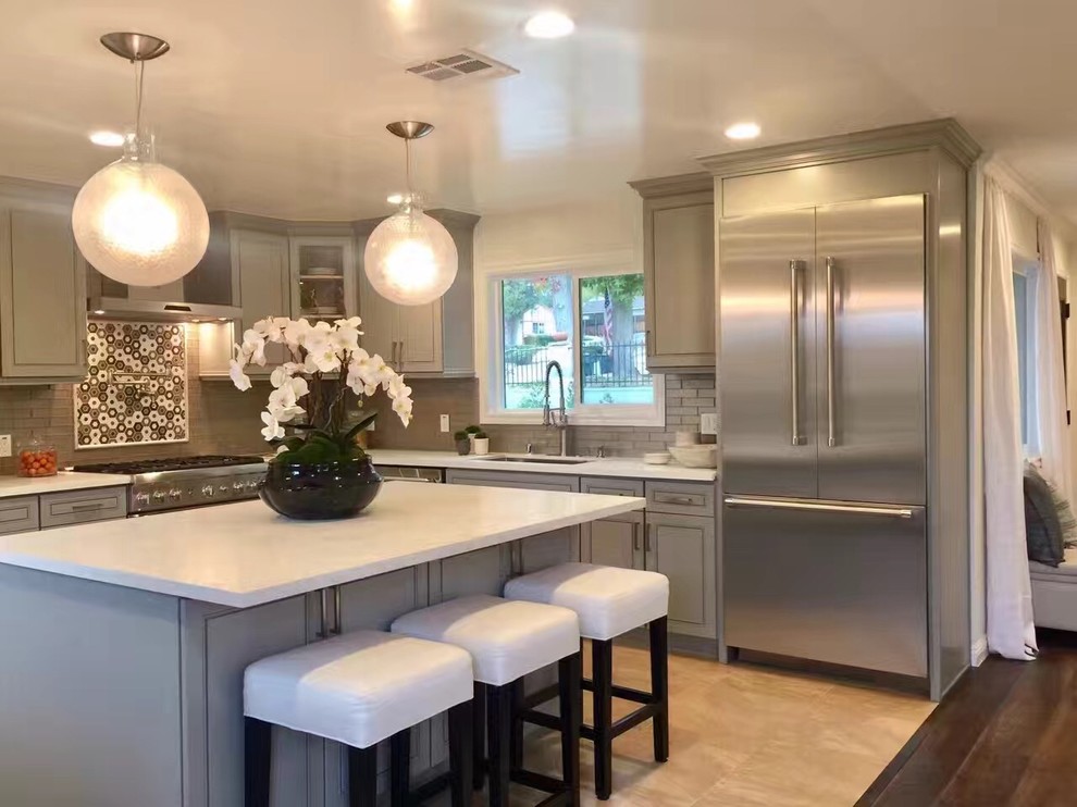 Design ideas for a mid-sized transitional u-shaped eat-in kitchen in Los Angeles with an undermount sink, shaker cabinets, grey cabinets, soapstone benchtops, grey splashback, porcelain splashback, stainless steel appliances, travertine floors and with island.
