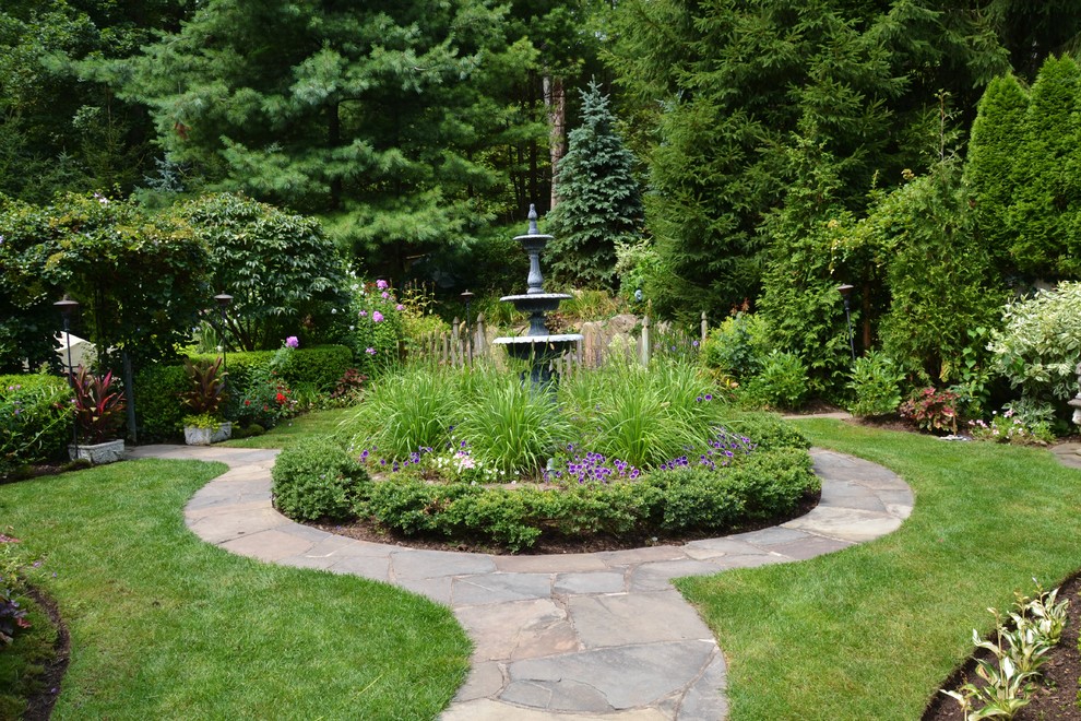Traditional courtyard garden in New York with a water feature.