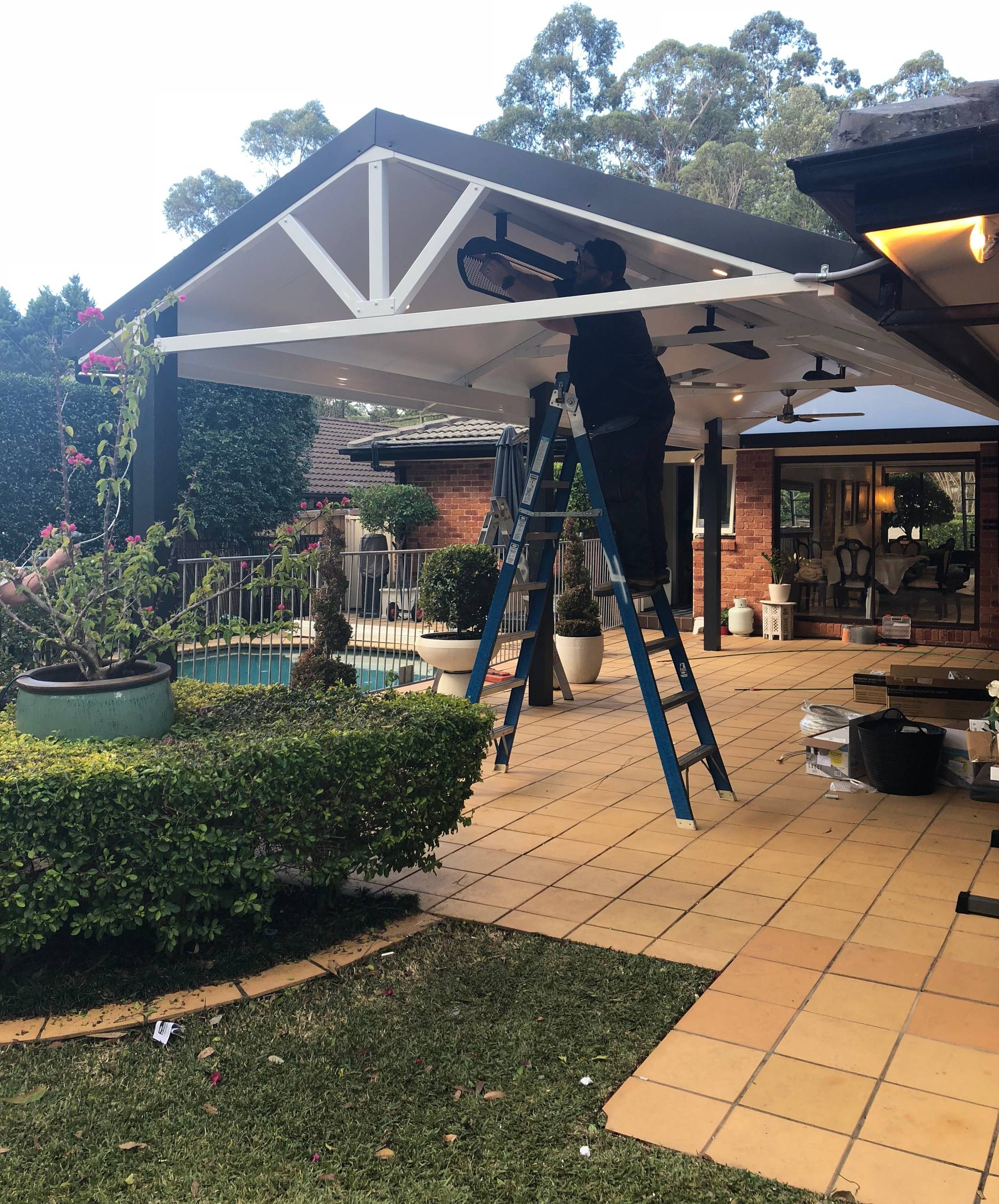 OUTDOOR ROOM - DOUBLES THE LIVING AREA