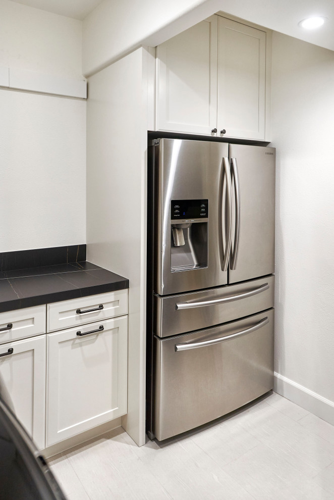 Example of a transitional kitchen design in San Francisco