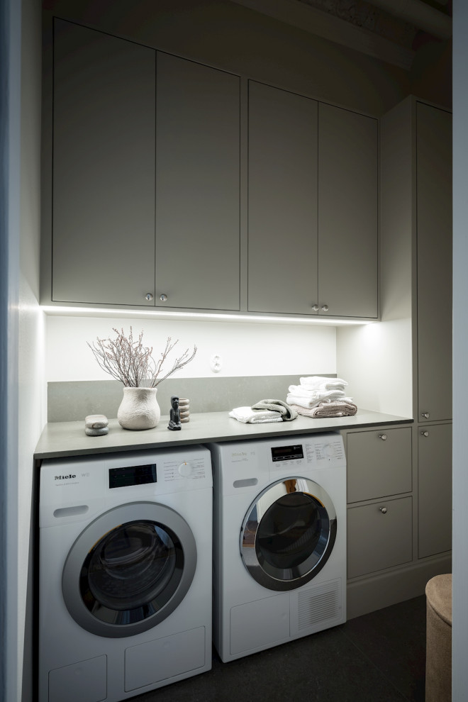Inspiration for a traditional laundry room in Gothenburg.