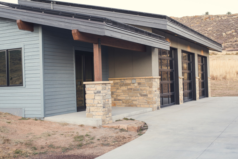 Example of a minimalist home design design in Denver