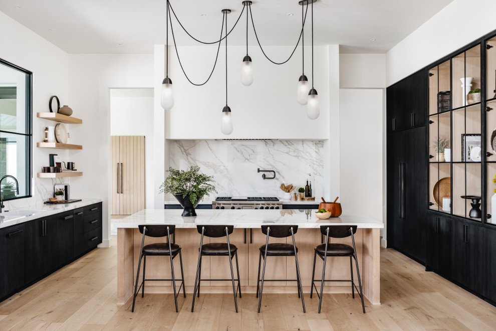 Example of a transitional kitchen design in Austin