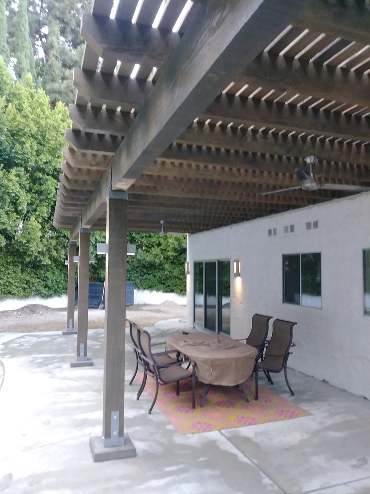 Mountain style patio photo in Phoenix