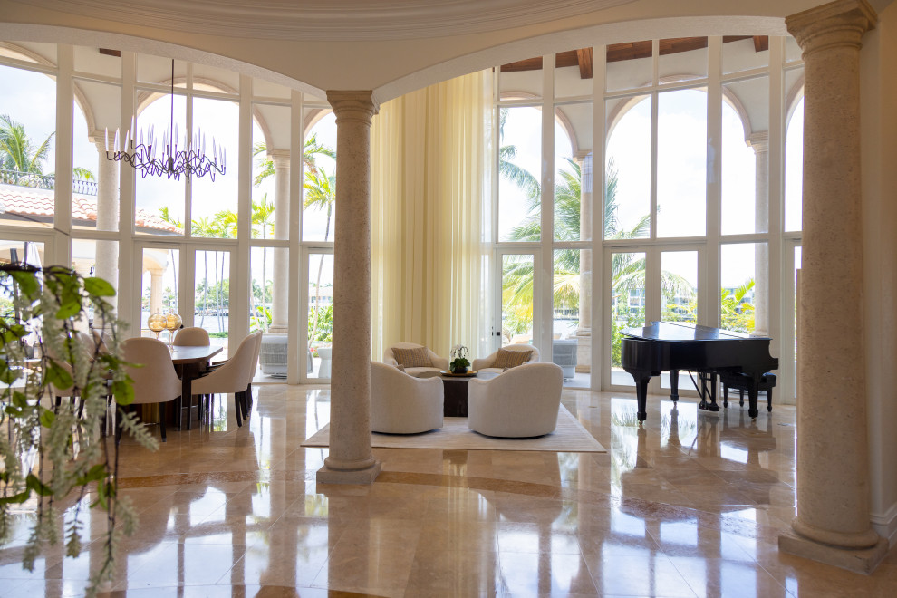 Transitional home design photo in Miami
