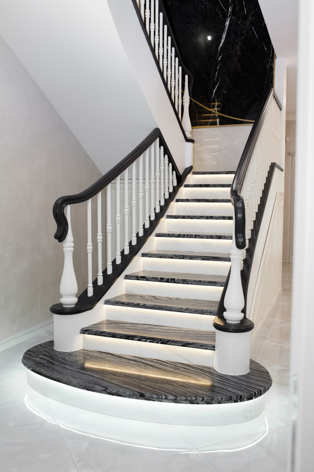 Лестница из мрамора