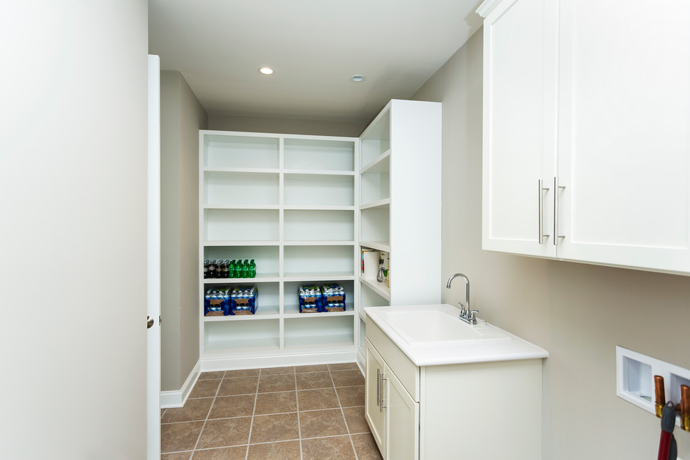This is an example of a contemporary laundry room in Cleveland.
