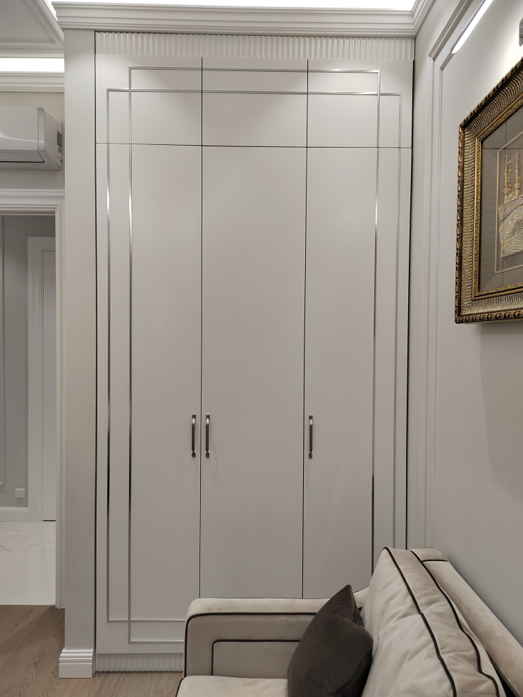 Шкаф распашной.