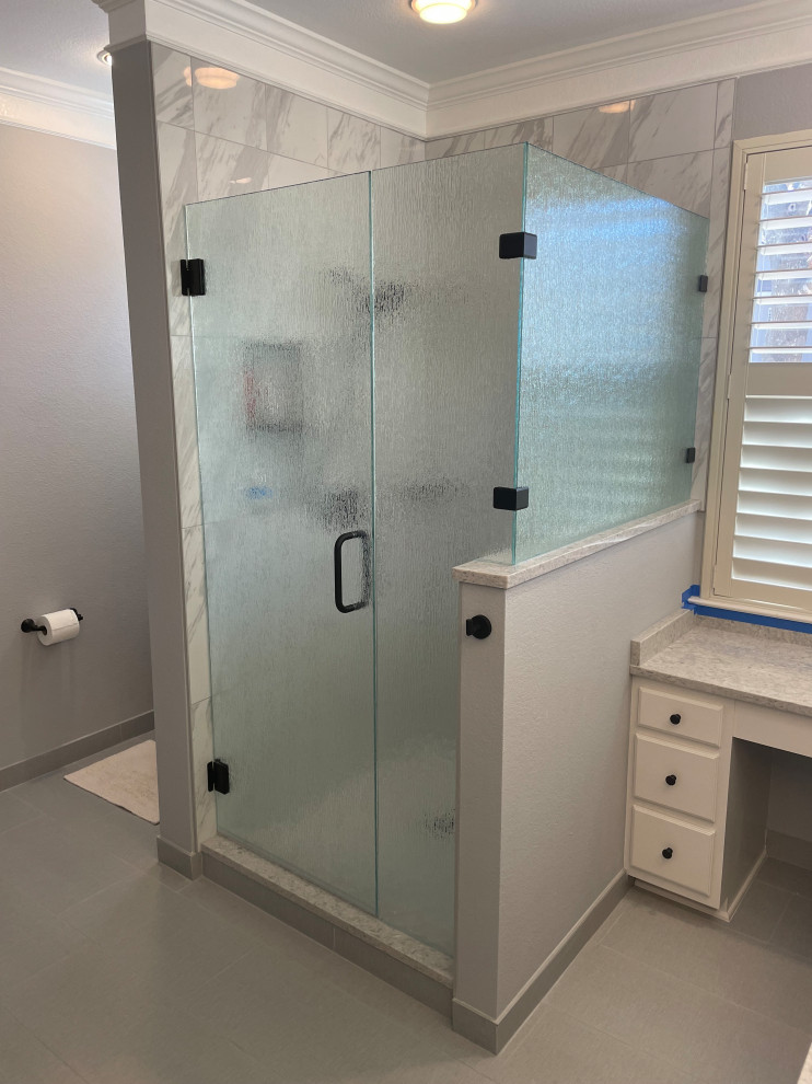 Inspiration for a large contemporary ensuite bathroom in Austin with an alcove shower, white tiles, porcelain tiles, grey walls, porcelain flooring, grey floors, a hinged door, grey worktops and engineered stone worktops.
