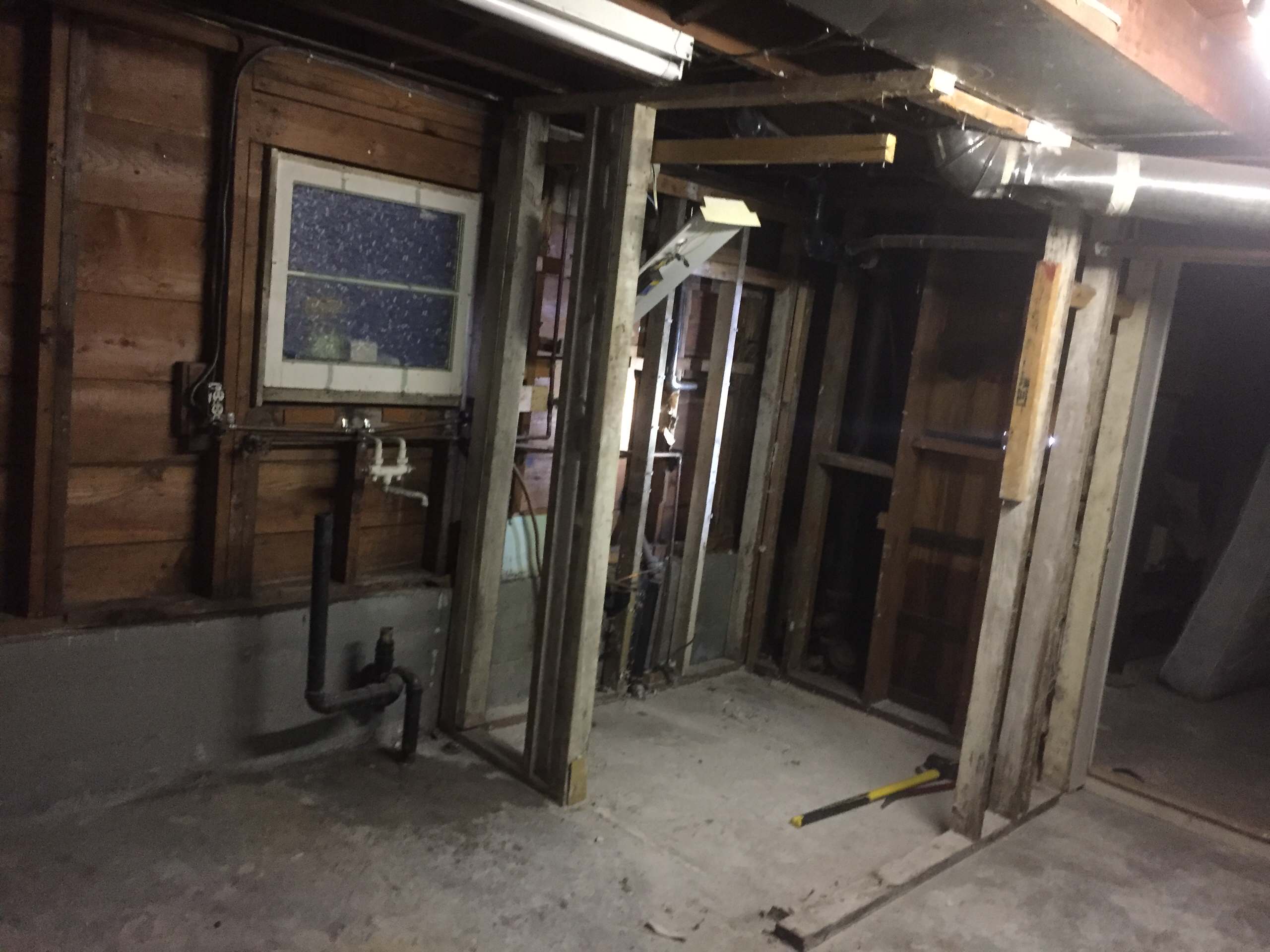 Garden Drive basement bathroom / laundry room