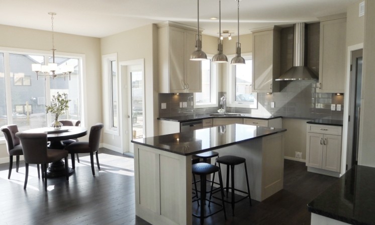 Example of a small transitional l-shaped dark wood floor eat-in kitchen design with an undermount sink, shaker cabinets, white cabinets, granite countertops, gray backsplash, ceramic backsplash, stainless steel appliances and an island