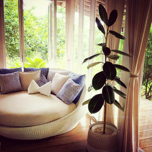 "Aires" del Levante coastal-family-room