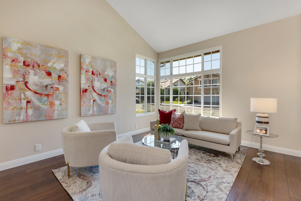 Home design - transitional home design idea in Orange County