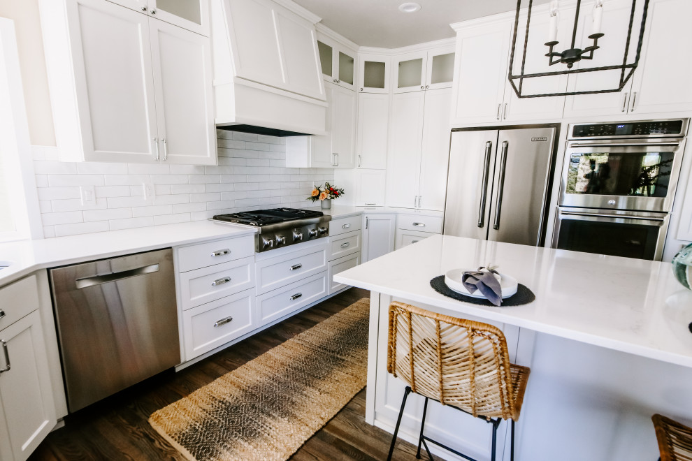 Transitional kitchen photo in Seattle