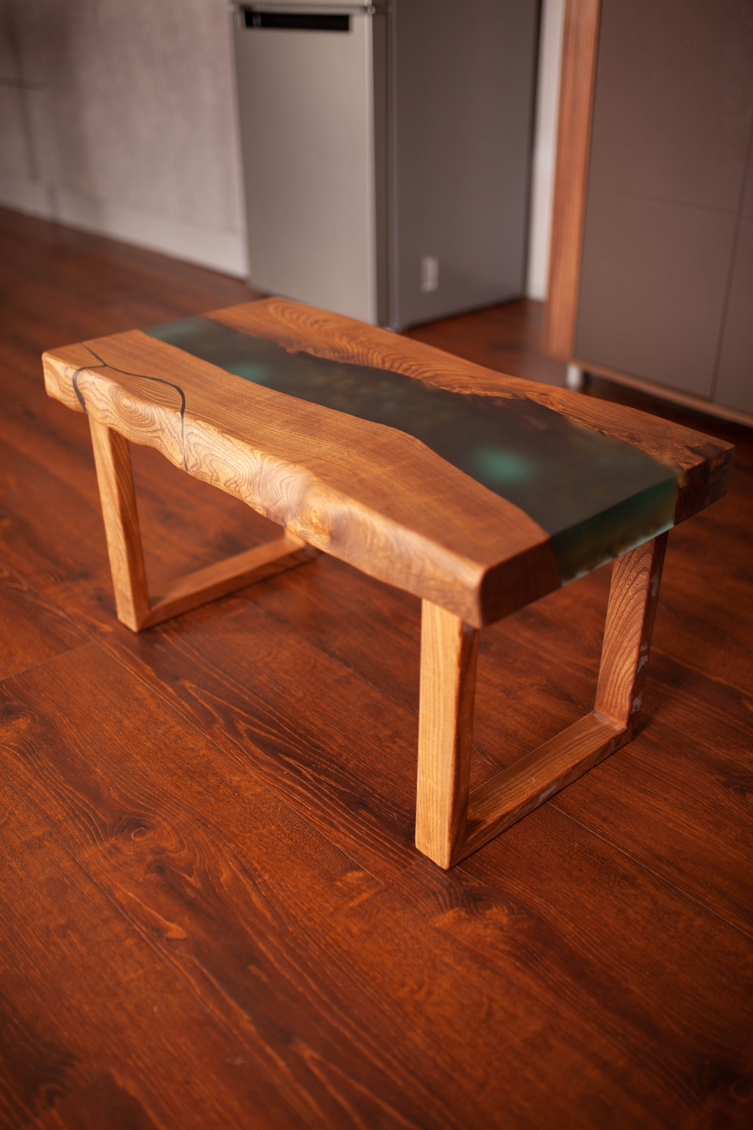 Журнальный стол из массива карагача