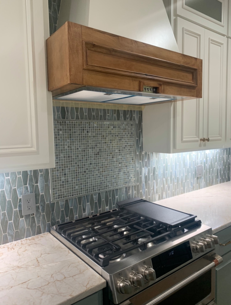 Home design - transitional home design idea in Austin