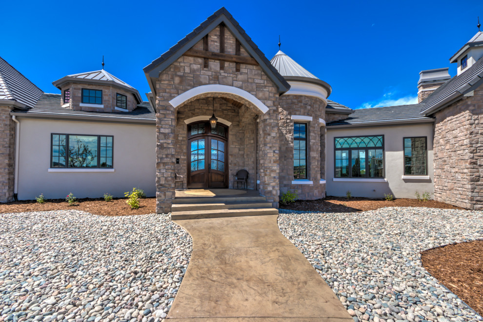 Home design - transitional home design idea in Denver