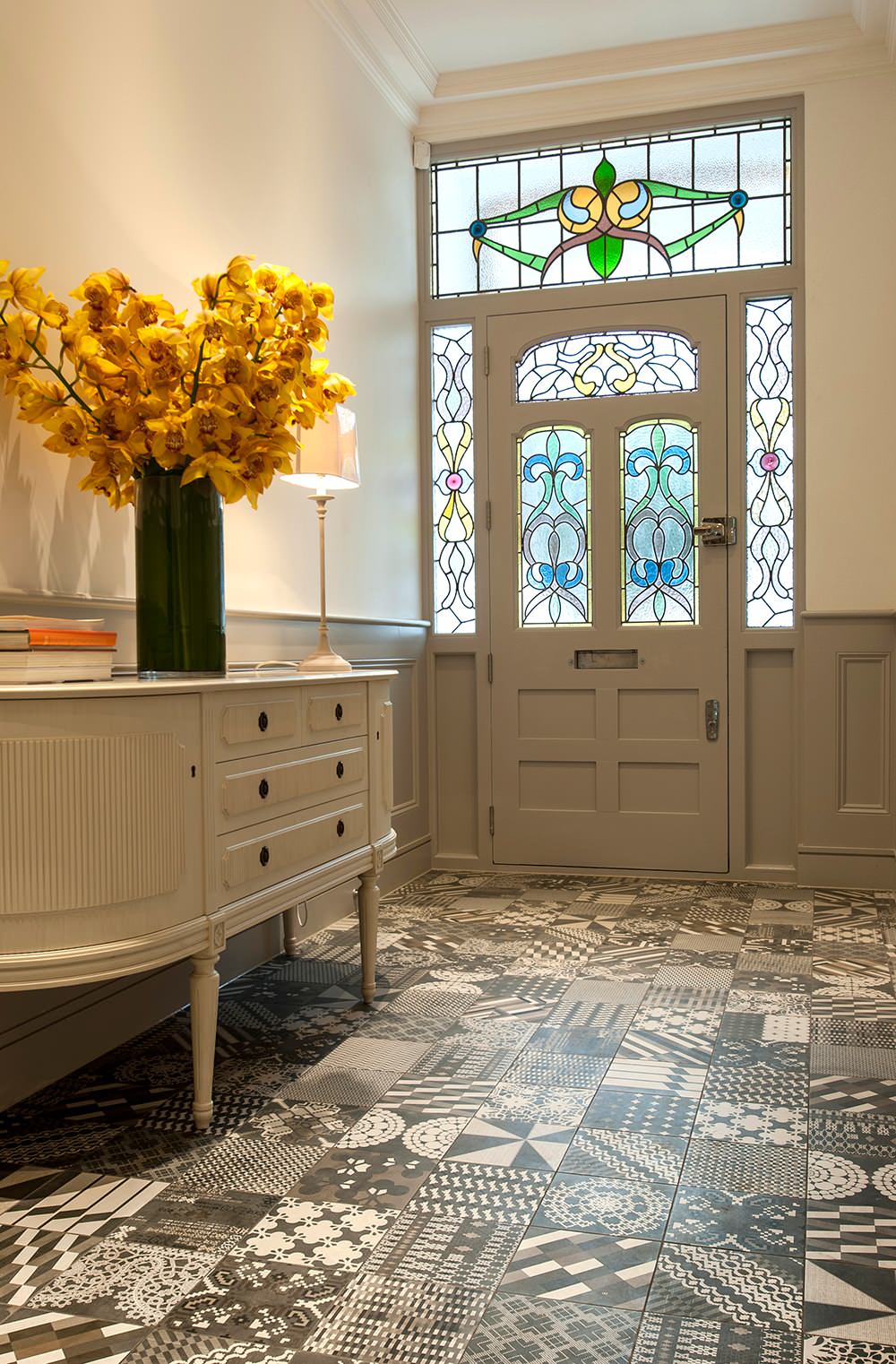 10 Exciting Ways to Decorate With Tiles | Houzz IE