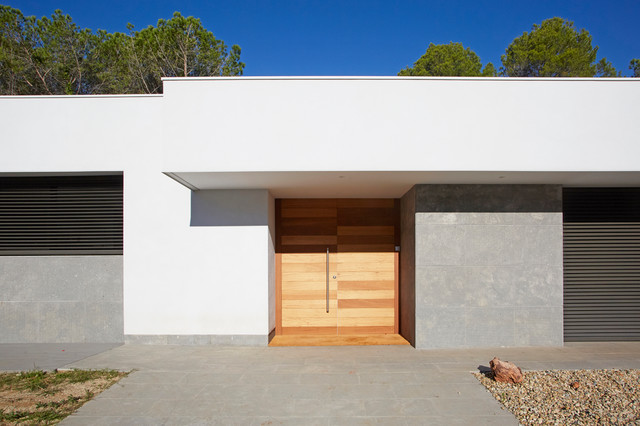 CASA UNIFAMILIAR JOSEP PL&Agrave; modern-exterior