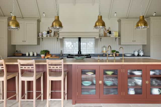 Earthy Colors and Crafted Storage Create a Timeless Kitchen (15 photos)