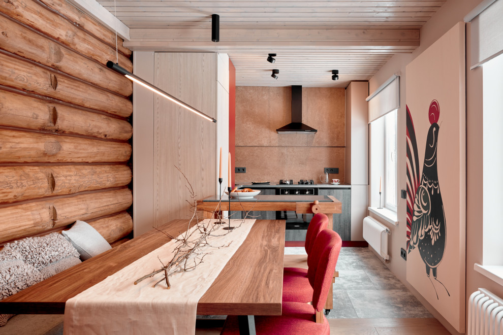 Кухня с верстаком и красная лестница