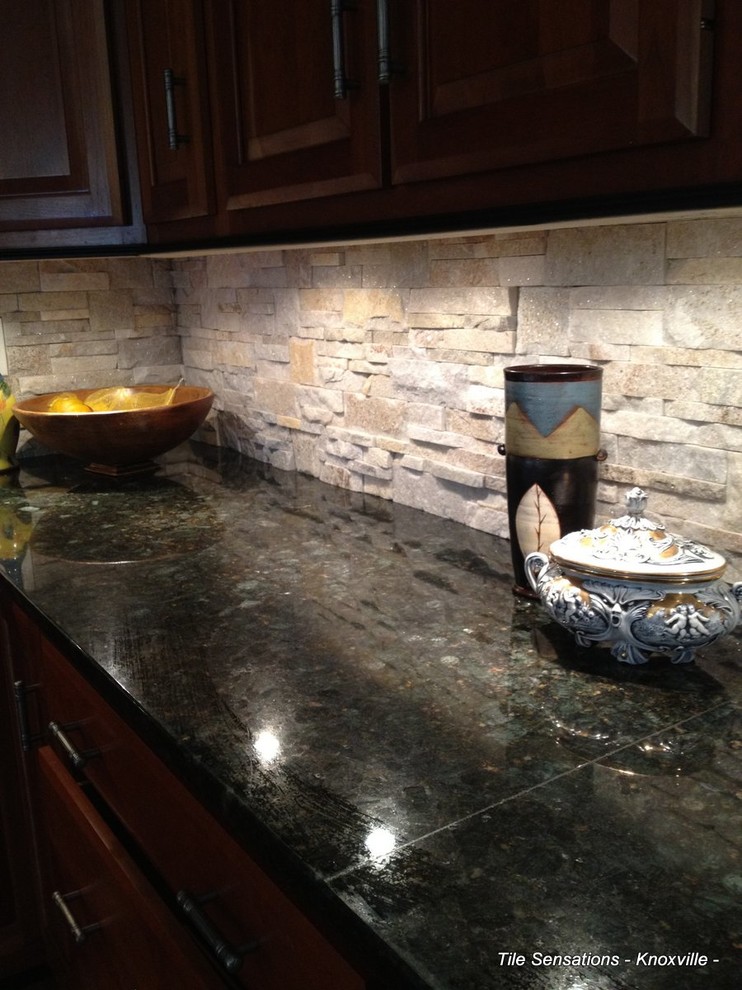 Eat-in kitchen - transitional eat-in kitchen idea with beige backsplash, stone tile backsplash, raised-panel cabinets and granite countertops