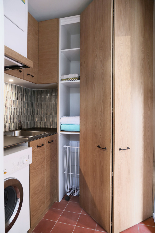 Inspiration for a mid-sized traditional u-shaped eat-in kitchen in Melbourne with an undermount sink, flat-panel cabinets, light wood cabinets, solid surface benchtops, multi-coloured splashback, mosaic tile splashback, stainless steel appliances, ceramic floors and with island.