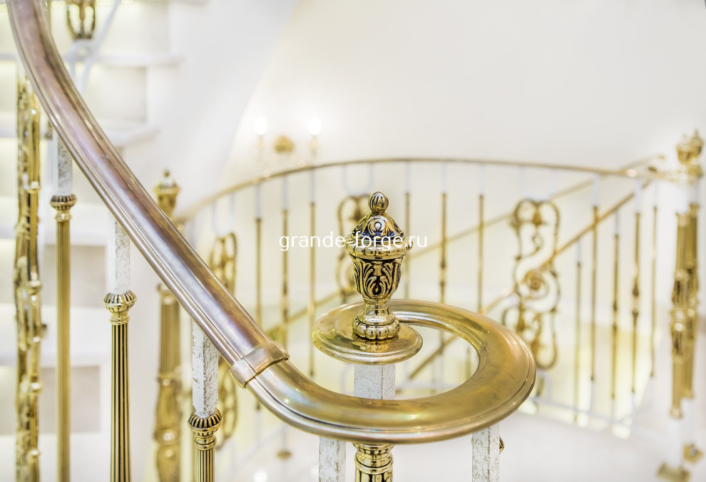 Лестница, латунное ограждение, фабрика Grande forge (Франция), коллекция Royal