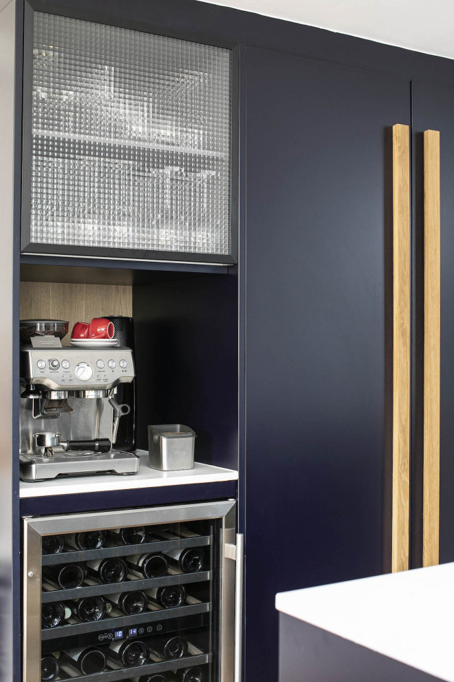 Matt navy blue and oak kitchen Contemporary Kitchen London by