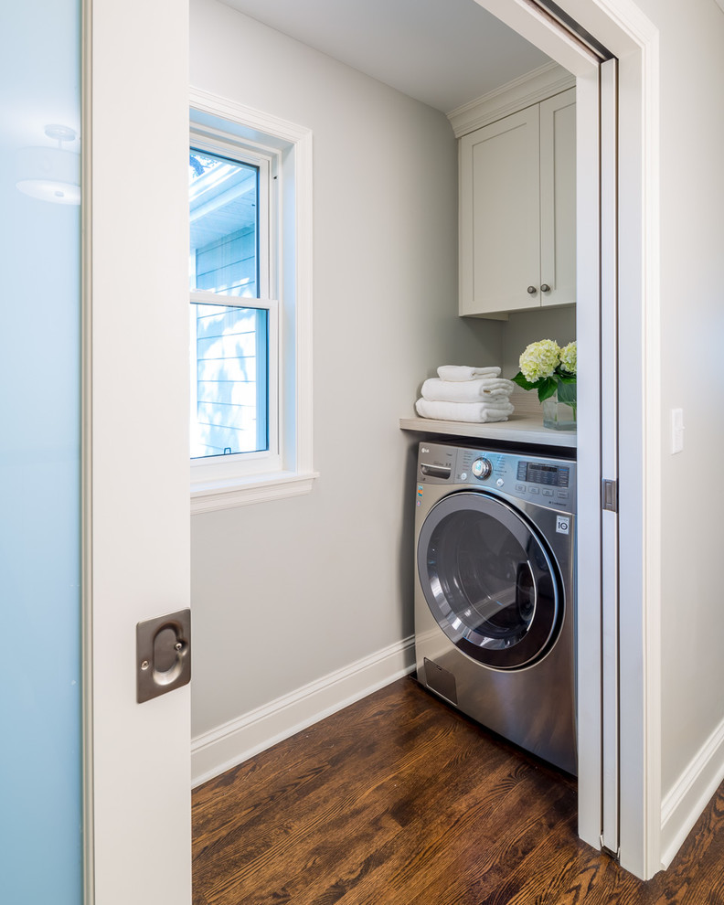 Photo of a small traditional laundry room in Minneapolis.