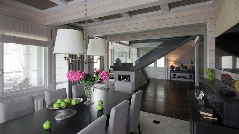 Лестница в доме из клееного бруса