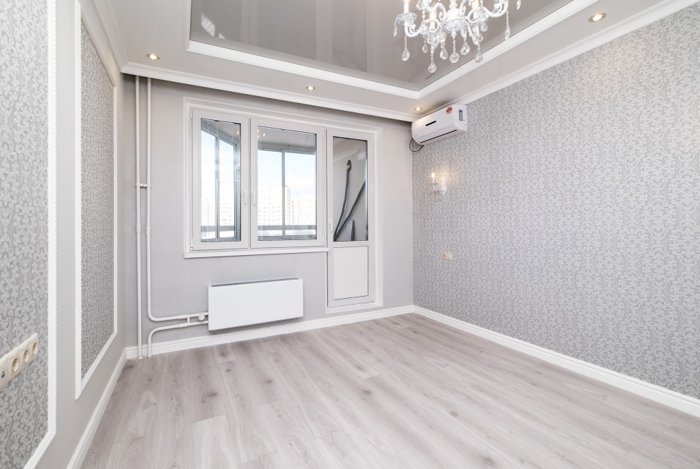 Idéer för att renovera ett mellanstort funkis sovrum, med grå väggar, mellanmörkt trägolv och grått golv
