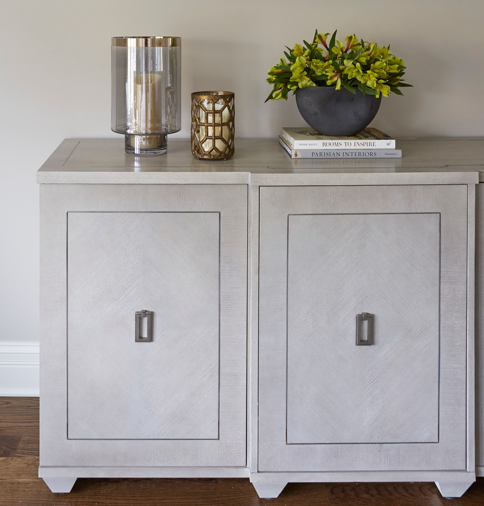 Transitional home design photo in Chicago