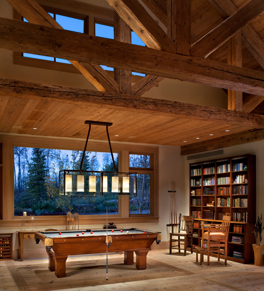 Design ideas for a country family room in Denver.