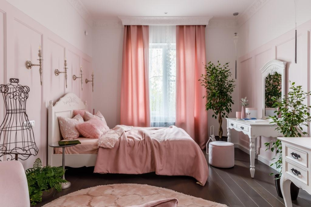 Гипсовая лепнина Аврора (Краснодар) в частном доме. Дизайнер Галина Довлатян