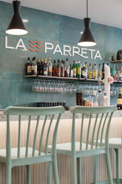 LA PARRETA coastal-home-bar