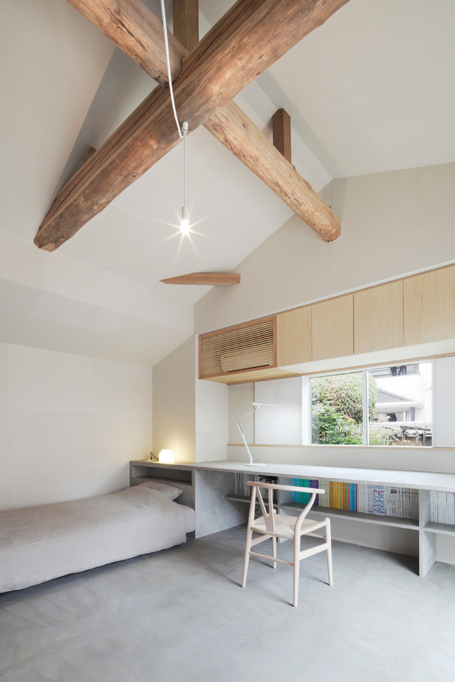 Design ideas for a modern home office in Kyoto with white walls and a built-in desk.