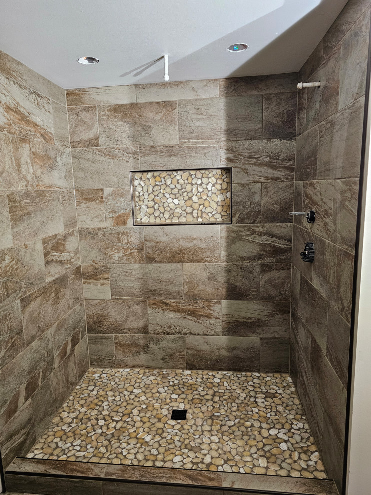 Bathroom - rustic bathroom idea