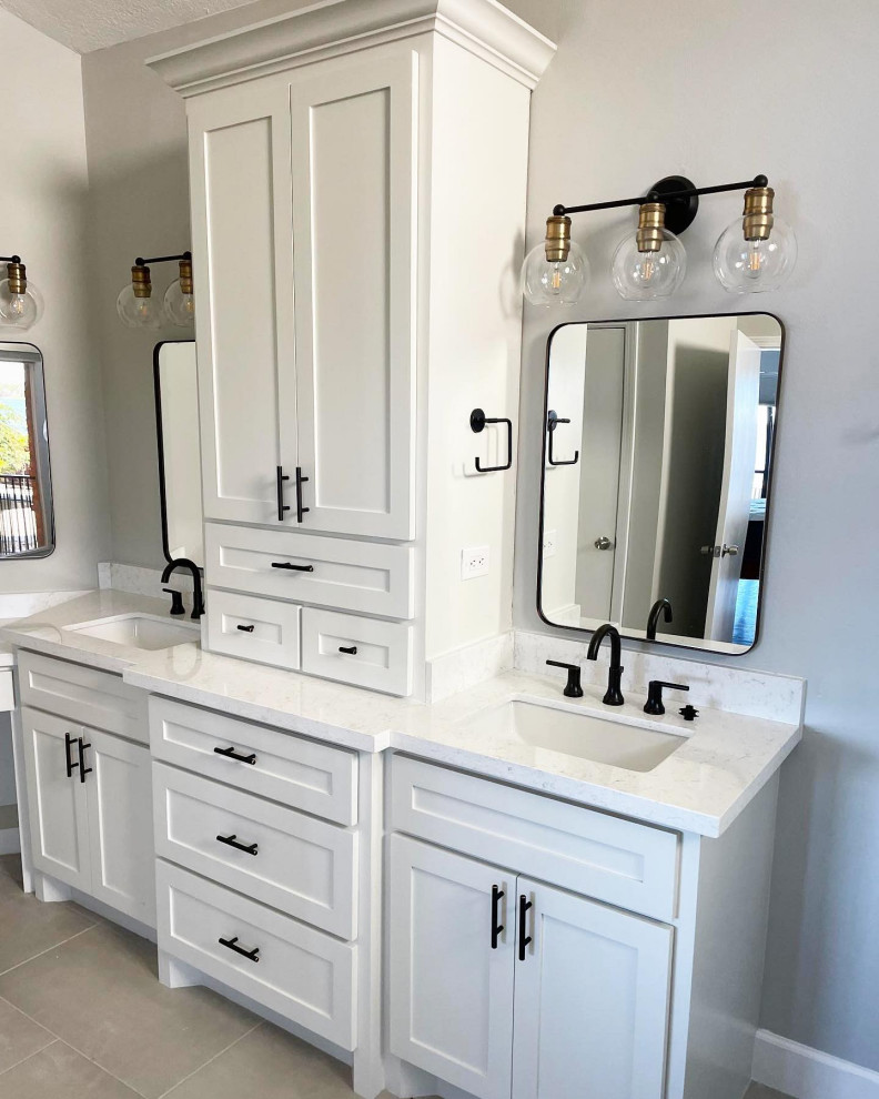 Transitional bathroom photo in Houston