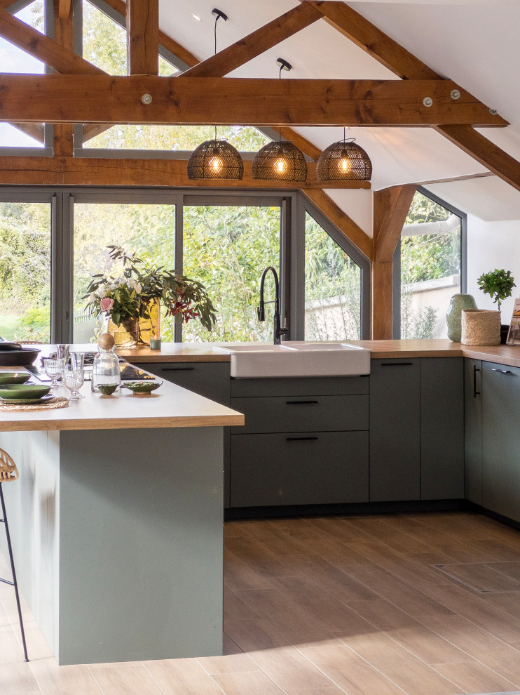 Dans le Vexin, une véranda transformée en cuisine